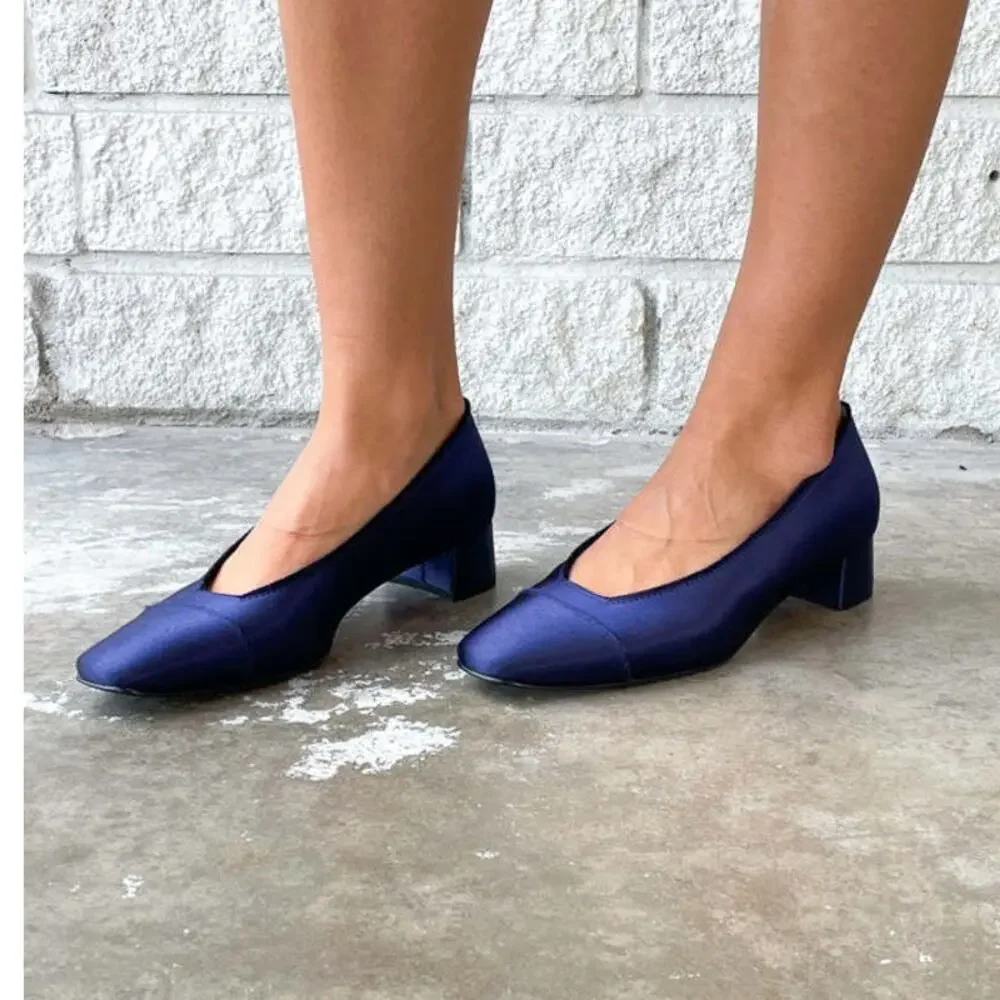 Pedro Garcia Eladia NEW Navy Silk Satin Low Block Heel Slip On Pump $550